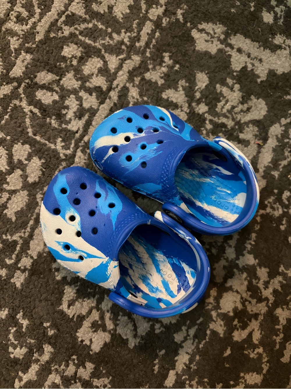 CROCS Baby C4 Blue and White Swirl Clog Sandals